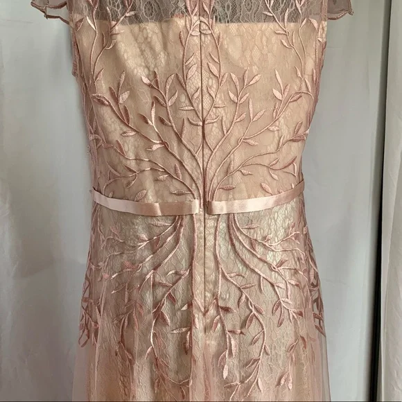 Elegant floral embroidered night or special event dress - Picture 4 of 16